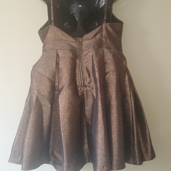 Dress - Picture 2 of 3